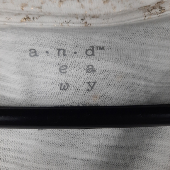 And eawy two piece top size XXL - Picture 3 of 7